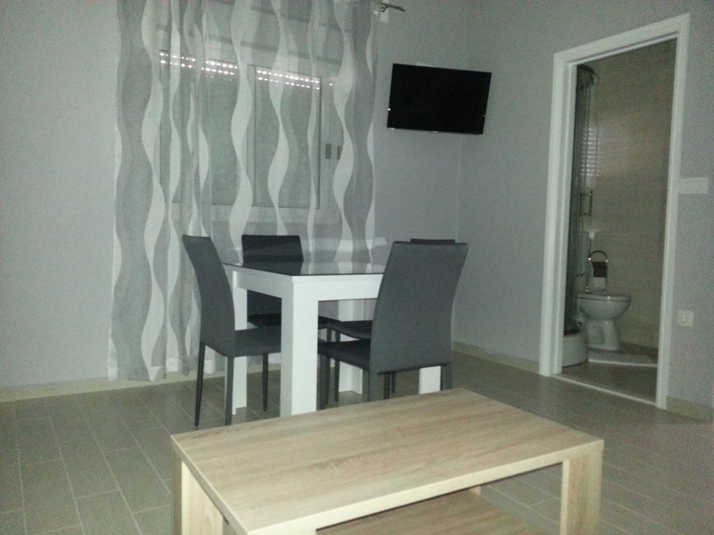 Beachside Apartments Znjan سبليت الغرفة الصورة